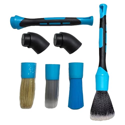 Brosse de nettoyage détail intérieur pour un habitacle propre en voyage