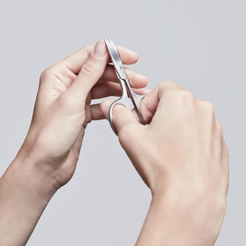 ZWILLING Nagelschere (Scharfe, leicht gebogene Schneide mit Mikrozahnung, Hypoallergen, für Finger- und Fußnägel), Premium, Silber, 90 mm