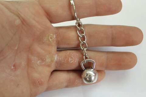 FitKeyChains Kettlebell Keychain (Silver)