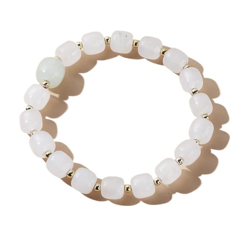 Bracelet jade blanc de qualité artisanale, perles baril et détails dorés pour femme