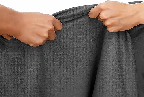 Voile d'ombrage imperméable gris protégeant votre terrasse avec kit de fixation inclus