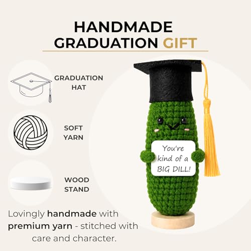 Graduation Pickle Gift 2026 for Her & Him – Funny Crochet Graduation Gift, Emotional Support Pickle with Graduation Cap & Wooden Stand, Cute Class of 2026 Senior Grad Gift for College & High School