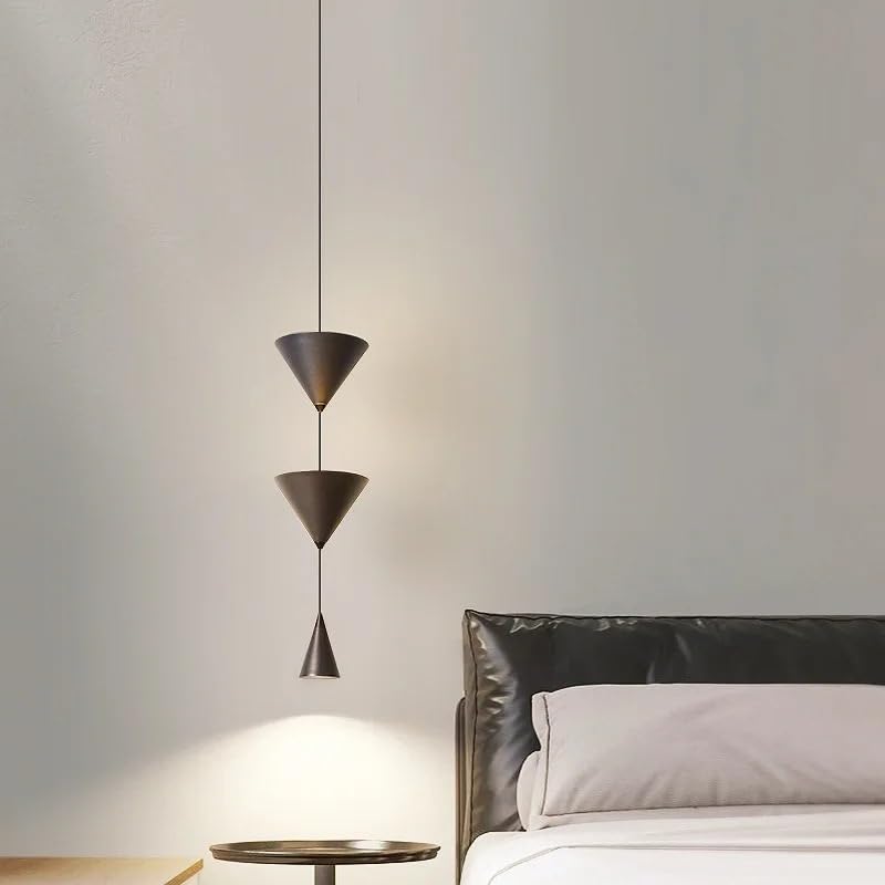 Lampe pendante chambre minimaliste noire pour optimiser l'espace de chevet et éclairer le salon