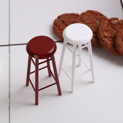 Tabourets hauts miniatures marrons au design épuré pour mini bar