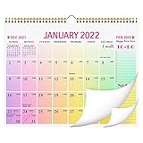 📆 Buena calidad, impresión clara: el papel de este calendario de pared está diseñado para evitar plumas y filtraciones y mantener su planificación ordenada y legible. Las páginas están hechas de papel de alta calidad que está protegido contra daños causados ​​por la luz y el aire.