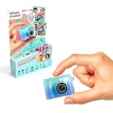 FORMAT MINIATURE DA IMPORTARE ovunque: Ultra-compatta e ultraleggera, questa fotocamera in miniatura si impone come il compagno ideale per catturare ogni momento prezioso. Facile da infilare in tasca o da appendere a una borsa grazie al suo portachiavi integrato, convince per il suo design moderno e colorato. L'accessorio perfetto per aggiungere un tocco di stile alla vita quotidiana, pur immortalando i ricordi con originalità, ovunque tu sia.