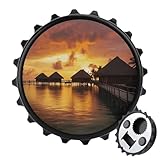 Fonctionnalité 2 en 1 : ce décapsuleur créatif Tahiti Resort Sunset Peel combine un décapsuleur avec un aimant de réfrigérateur décoratif.