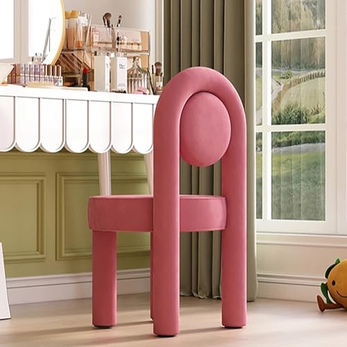Silla de vestidor minimalista ideal para crear un rincón de tocador íntimo 6