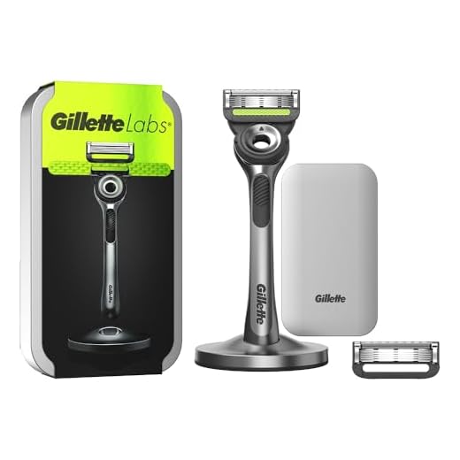Gillette Labs Maquinilla de Afeitar Hombre con Barra Exfoliante + 2 Cuchillas de Afeitar de Recambio + Base Magnética y Estuche de Viaje, Regalos Originales Hombre
