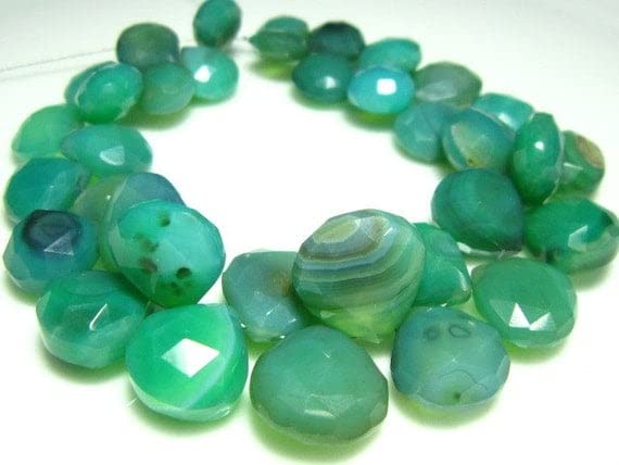 Chrysoprase cœurs facettés pour concevoir un cadeau personnalisé et unique fait main