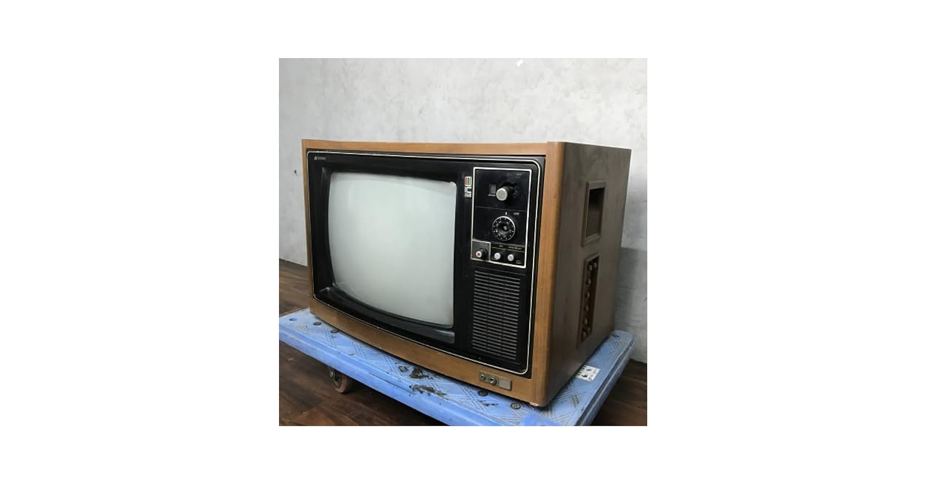 Amazon.co.jp: ビクター Victor カラーテレビ 純白 昭和レトロ