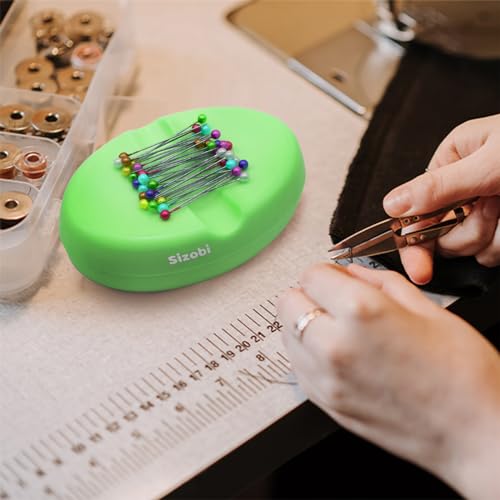 Image of Sizobi Magnetic Pin Holder, 2.8 inch x 4 inch, 130-Piece, Green (for Sewing, Quilting Pins, Nails, Screws, Hair Pins, Paper Clips)