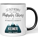 JUNIWORDS Tasse, Leg Dich Niemals mit einem Plastischer Chirurg an. Er kennt Plätze, an denen Dich keiner mehr findet, Schwarz (5101689)