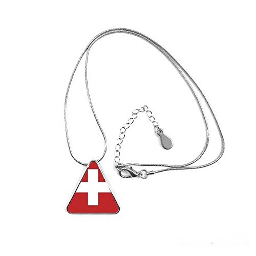 Collier pendentif triangle suisse pour remplacer les bijoux ternes par un symbole fort
