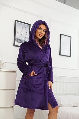 Image of U2SKIIN Women Hooded Fleece Robe, Short Plush Robes for Womens With Hood Soft Warm Spa Bathrobe