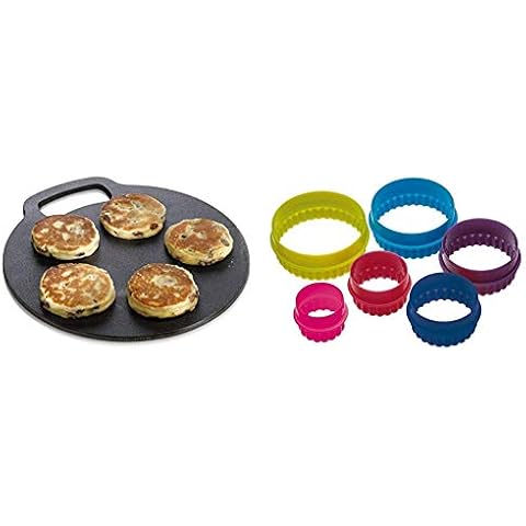 KitchenCraft Round Baking Stone and Cookie Cutters Cover