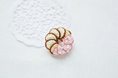 piece(ピース) anneさんのビーズ刺しゅうキット フレンチクルーラーのブローチ ストロベリー LP-650-1