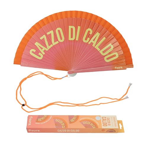 fisura – Éventail original avec message « Cazzo di caldo ». Accessoire en bois réversible moderne et coloré. Ventilateur main dégradé rose orange. Crochet inclus. 42,5 x 23 cm fisura – Éventail original avec message « Cazzo di caldo ». Accessoire en bois réversible moderne et coloré. Ventilateur main dégradé rose orange. Crochet inclus. 42,5 x 23 cm