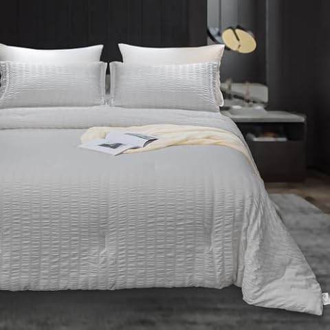 QUILTINA Breathable Comforter Set with Raised Small Bubbles, Queen Size Bedding Quilt Suitable for All Seasons with 2 Pillowcases, Soft, Comfortable, and Non Stick Skin, Gray, 90" x 90" Cover