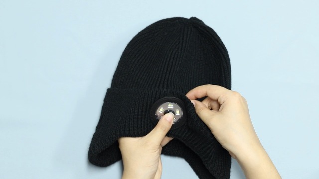 TOUCH TWO Mens Gifts Beanie Hat with Light, USB Rechargeable