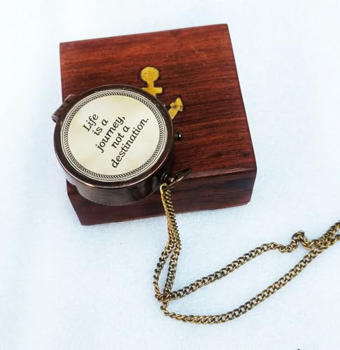Brújula de Bolsillo Vintage de Latón Personalizada con Caja de Madera – Cita Grabada “La Vida es un Viaje, No un Destino” – Regalo Náutico Coleccionable para Graduación, Jubilación, Boda y Amantes de la Aventura miniatura 3