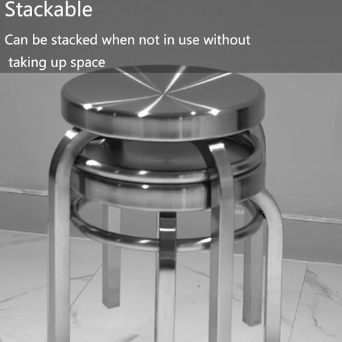 Tabourets de bar empilables pour optimiser l'espace des petits bars