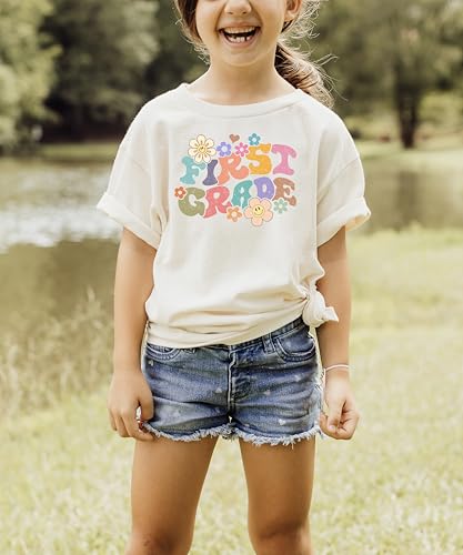 1st Grade Groovy Daisy First Day of School T-Shirt Back to School 1st Day of School Outfit2