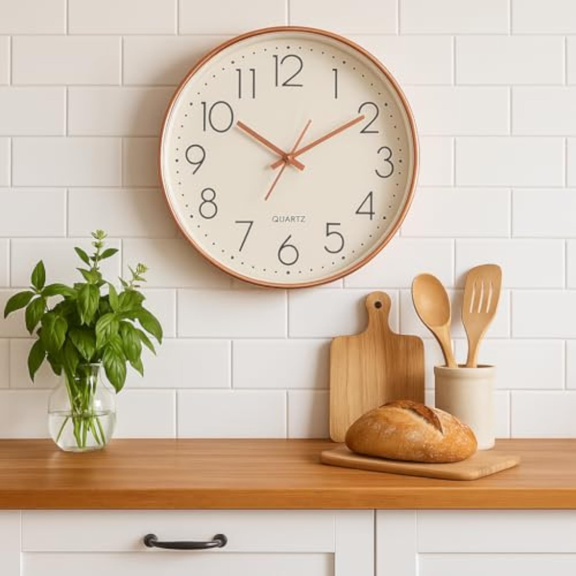 Modern Round Wall Clock with Luxurious Finish