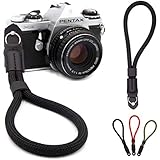 ✅ UNIVERSELL: Dank dem Verbindungsring lässt sich das Wristband auch an Bodys mit kleinen Ösen befestigen, wie z.B. bei retro oder analogen Kameras. Daneben passt es an spiegellose MFT, bis hin zu großen Vollformat DSLR Kameras unterschiedlichster Marken wie Canon, Nikon, Fujifilm, Olympus, Sony Alpha, Leica uvm.