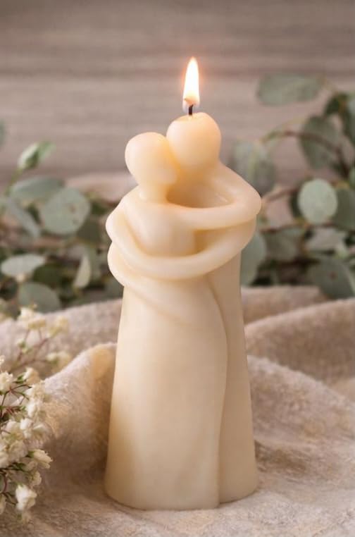 VIDORA Romantic Hugging Couple Candle – Sculpted Love Figurine