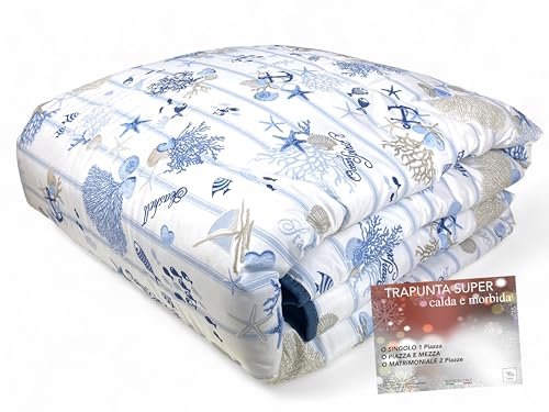 Trapunta invernale Super Mare con fantasia coralli, conchiglie, pesci e stelle marine nei toni del blu e del sabbia: perfetta per chi ama lo stile marino e vuole un letto luminoso e rilassante.