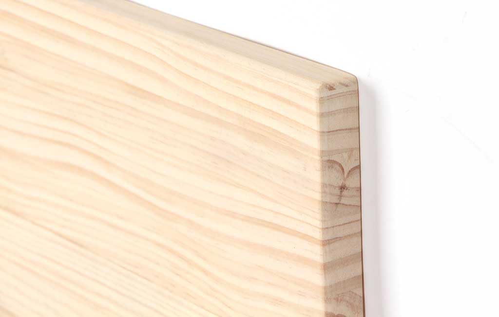 Tablero de pino alistonado macizo a medida en 18mm, 22mm o 30mm. Se envía lijado y listo para utilizar. Ideal para mesas, escritorios, muebles, estanterias, puertas y encimeras. (22mm, 120 x 60)