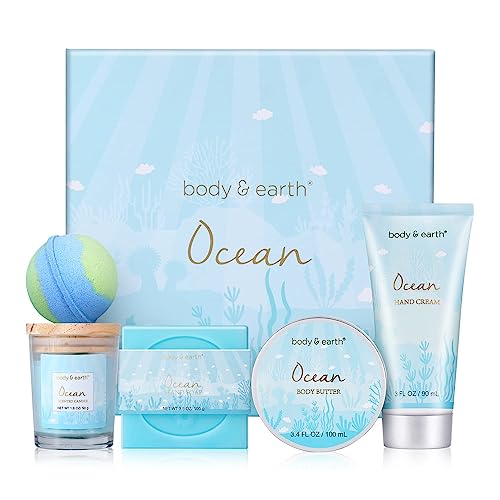 BODY & EARTH Set de Baño Mujer 5 Pcs Fragancia de Océano Incluye Vela Perfumada, Manteca Corporal, Crema de Manos, Sal de Baño Cestas Regalo Mujer Ideal para Hogar Spa Navidad