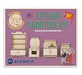 Richte mit diesem Möbel-Bausatz aus Holz den Puppen oder Stofftiere der Puppenstube eine gemütliche KÜCHE ein. Kein Klebstoff nötig! Kleine und große Handwerker bauen mit diesem Wohnzimmer-Set alles, was eine gemütliche Puppen-Küche braucht: Mini-Herd/Ofen, Küchenschrank, Esstisch und 2 Sitzbänke, Buffet-Schrank und Spülbecken. Die kleinen Bewohner, ob Puppen oder Mäuse, werden ihre neuen Mini-Möbel lieben!