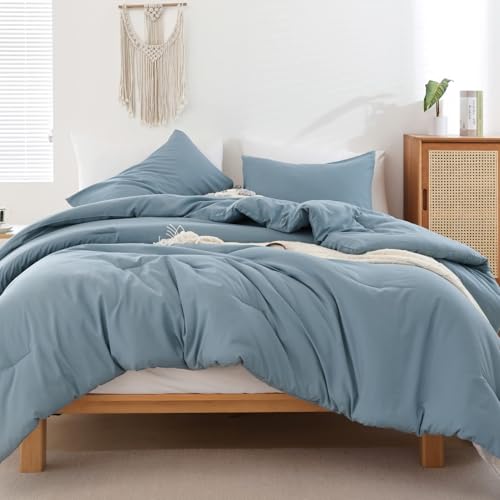 Image of ROSGONIA Oversized King Comforter 120x120, 3pcs Super King Comforter (1 Dusty Blue Comforter & 2 Pillowcases) Lightweight Warm Bedding Blanket Quilt