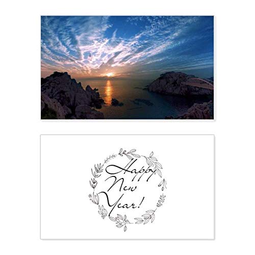 Tarjeta conmemorativa de año nuevo con paisaje de montaña y mensaje de bendición navideña