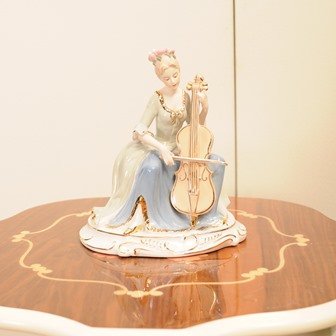 Amazon.co.jp: TN-R-H13【リヤドロ風陶器置物】チェロを弾く婦人 Amazon.co.jp: TN-R-H13【リヤドロ風陶器置物】チェロを弾く婦人