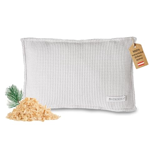 SAUNASOFA Zirbenkissen für Sauna Duftkissen aus 100% Bio-Baumwolle skandinavisches Design Handgefertigt in Europa Nackenstütze & Sauna Zubehör aus natürlicher Zirbe 26x40 cm