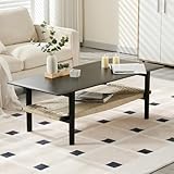 Double Tablette - La table basse est dotée d'un plateau robuste en bois massif. Sous la table rectangulaire se trouve une tablette en lin tissé qui offre un espace de rangement tout en ajoutant une texture supplémentaire.