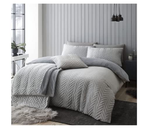 Catherine Lansfield So Soft Velvet Touch Zig Zag Pinsonic Double Duvet Set Silver