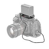 Solide Bauweise: Die Batterieplatte besteht aus strapazierfähigem Aluminium und verfügt über ein weiches Gummipolster auf der Unterseite zum Verdrehen