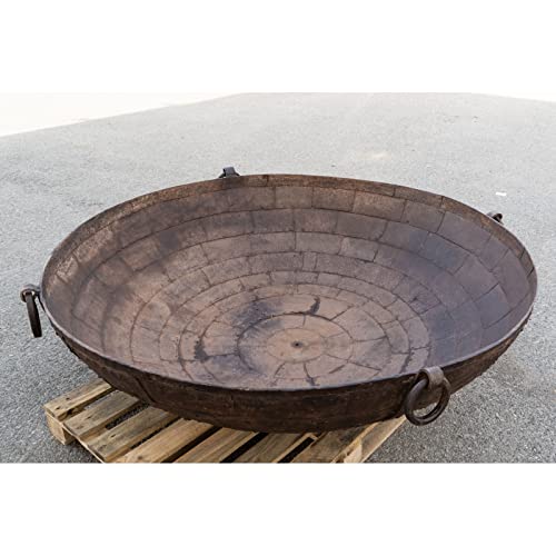 Viejo contenedor de hierro forjado 185 x 185 x 47 cm