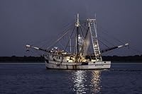 Tide Runners: Shrimping and Fishing on the Carolinas and Georgia Coast 0990573184 Book Cover