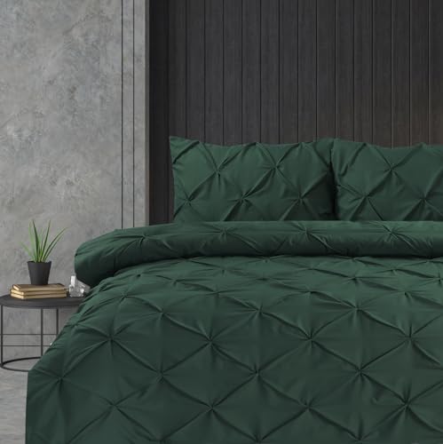 Linen Home Super King Duvet Cover Set Bottle Green Pintuck Pinch Pleat Soft Microfibre Bed Quilt Cover with 2 Pillowcases, Easy Care Wrinkle Free Bedding Set of 3 Pcs (Bottle Green, Super King)