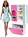 Barbie Refrigerador, accesorios para cocina con muñeca afroamericana (Mattel GHL85)