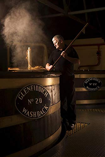 Glenfiddich-30-Years-Old-Single-Malt-Scotch-Whisky-43-Vol-07l-in-Giftbox