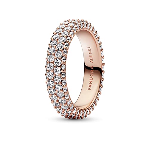 Indossa il gioiello da solo o con altri anelli con pavé Timeless – per un look dichiarativo secondo i tuoi gusti
