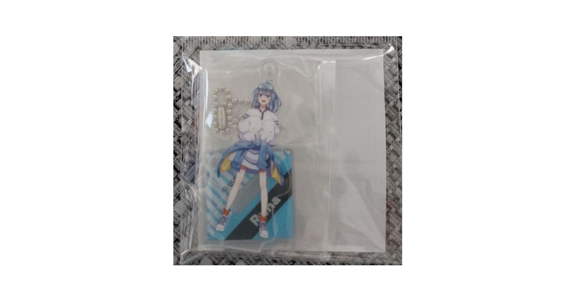 Amazon.co.jp: カラフルピーチ アクリルスタンドキーホルダー の
