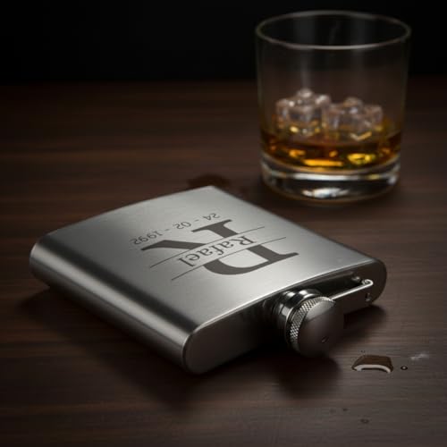Miniatura 3 de Deregaloos Petaca Personalizada Con Grabado Laser. 9 Diseños A Elegir. Frases Divertidas, Romántico, Iniciales O Nombres. Regalo Elegante Con Vasos Y Embudo Inicial