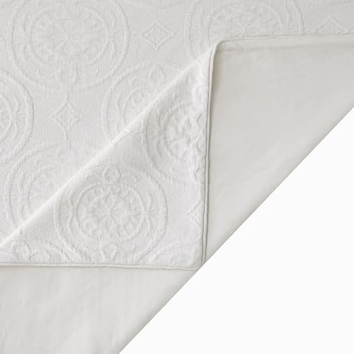 Image of HiEnd Accents Verona Matelasse 3 Piece King Comforter Set, Vintage White Cotton Medallion Pattern Bedding Set, Classic Chic Casual Farmhouse Bed Set, 1 Comforter and 2 Pillow Shams